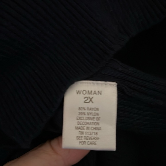 Deep Navy Rod & Ali sweater - Picture 3 of 9